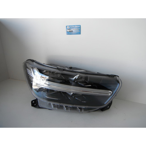 Farol Lado Direito Volvo Xc40 2018 2019 04112102 Direito