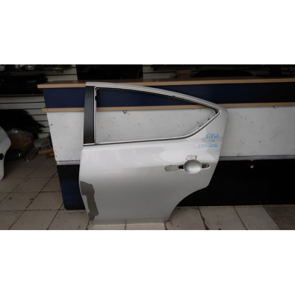 Porta Nissan Versa 14042202 Prateado