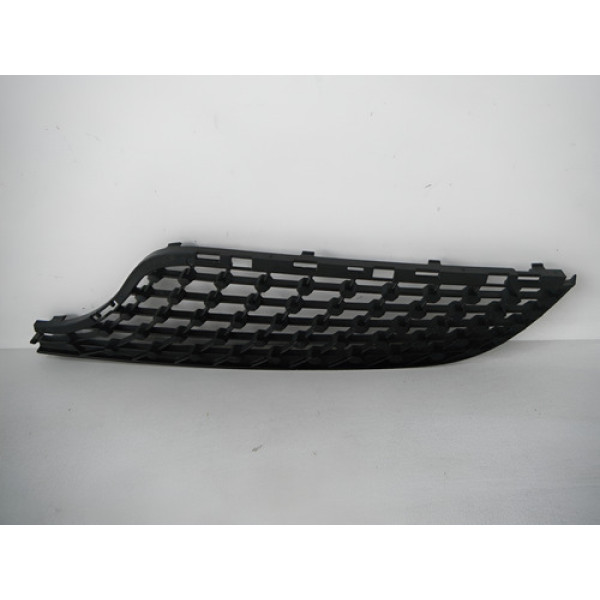 Moldura Inferior Esquerda Grade Cla 200 250 14 À 19 09082202 Preto