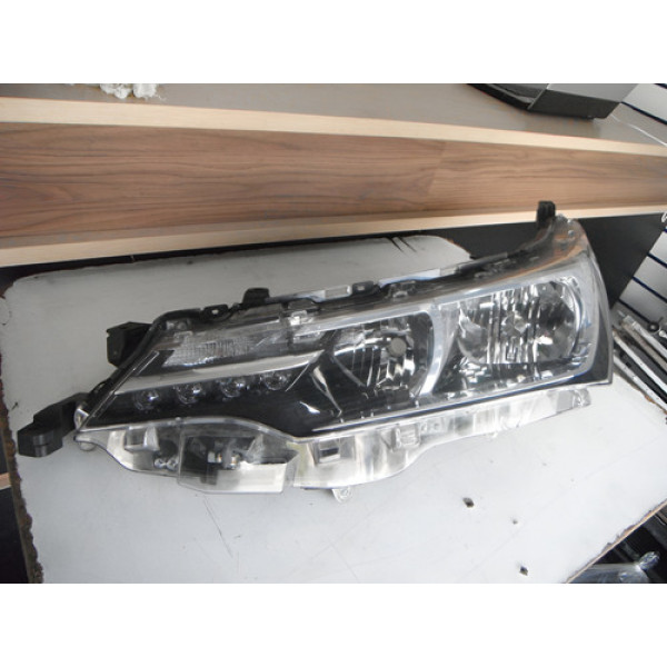 Farol Lado Esquerdo Toyota Corola 2018 E 2019 06042110 Esquerdo
