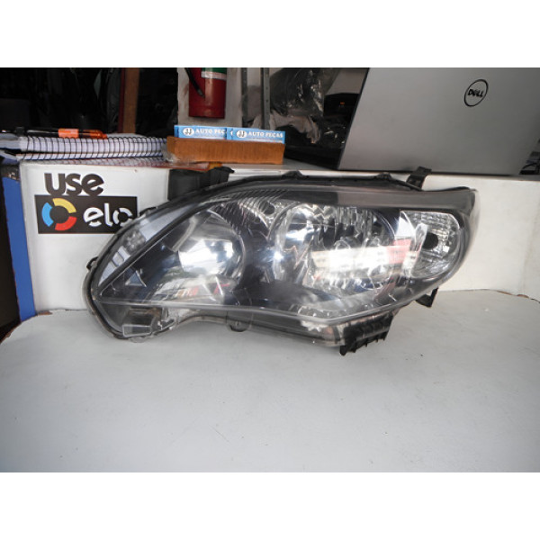 Farol Lado Esquerdo Toyota Corola 13/14 03091931 Esquerdo