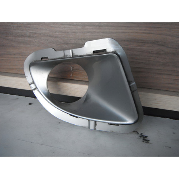 Moldura Milha Lado Direito Fiat Punto 2007 À 2012 16032108 Prateado